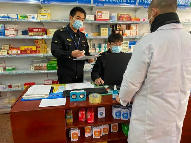 近日,浙江温州龙湾区市场监管局组织开展"涉疫药械产品质量和市场秩序